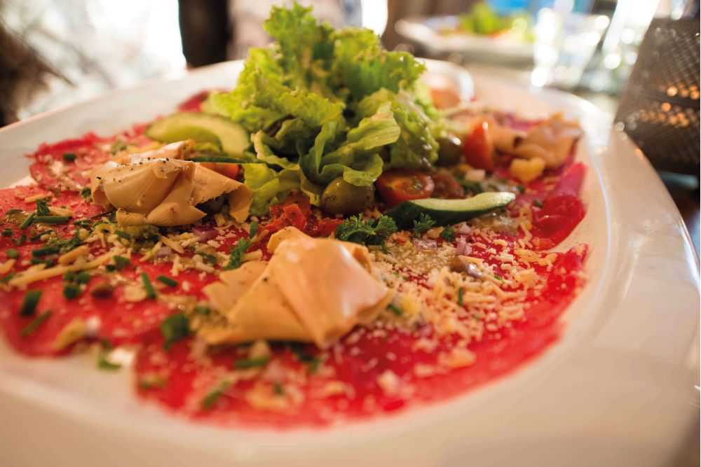 de-vagebond-wereldberoemde-carpaccio-driebergen-de-vagebond-interieur-Restaurant-de-vagebond-Driebergen-Bistro-in-Driebergen-verwen-restaurant-in-driebergen-De-Vagebond